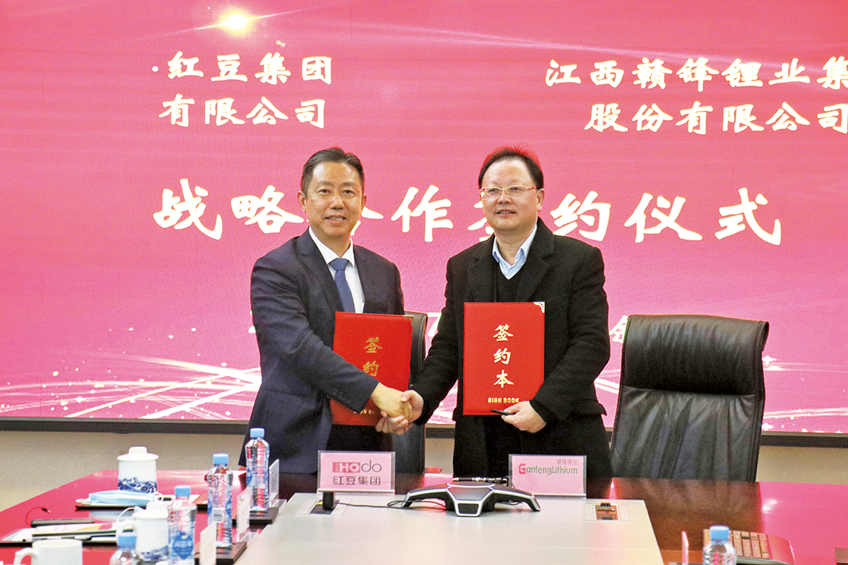 12月7日，人生就是博尊龙集团与赣锋锂业集团签订战略合作框架协议。
